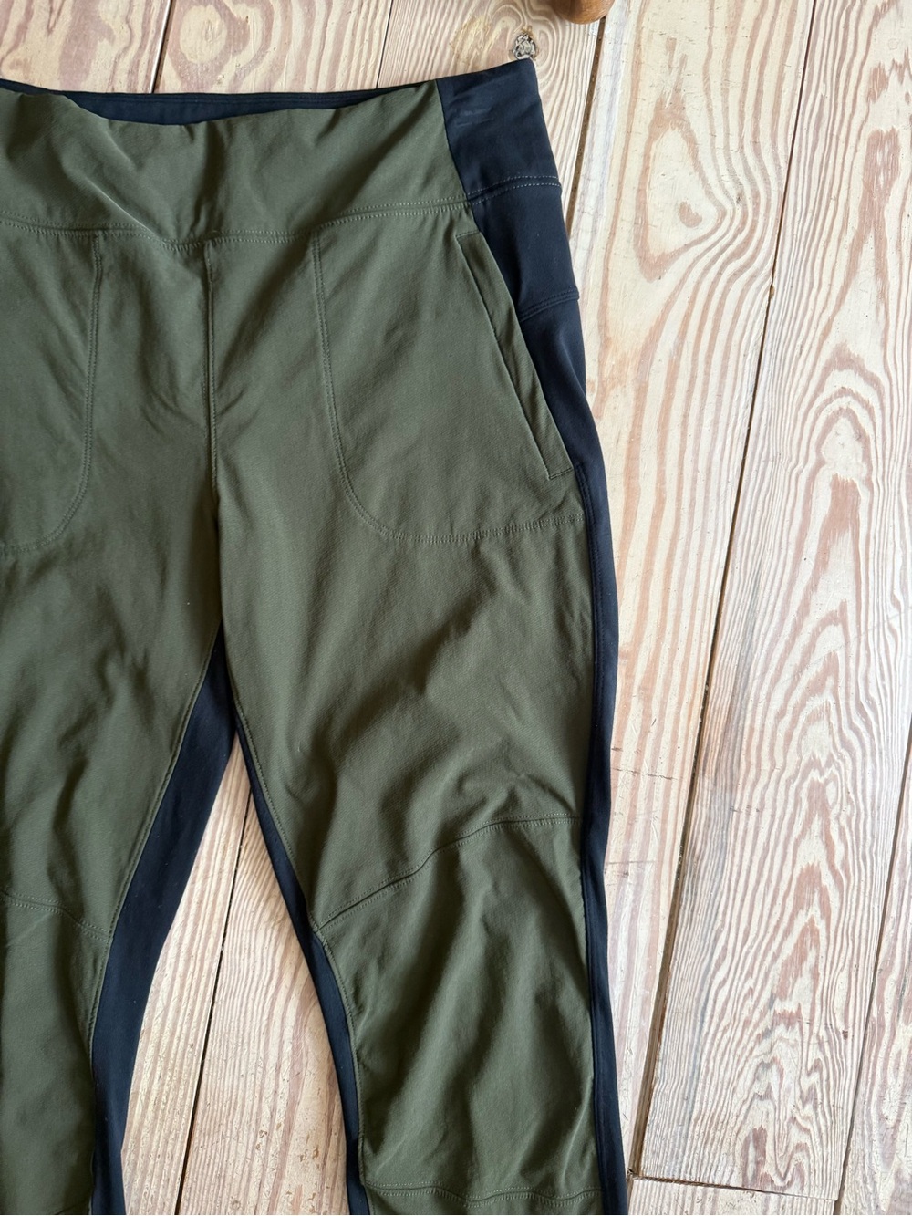 Athleta Highline Hybrid Ankle Tight leggings size 12